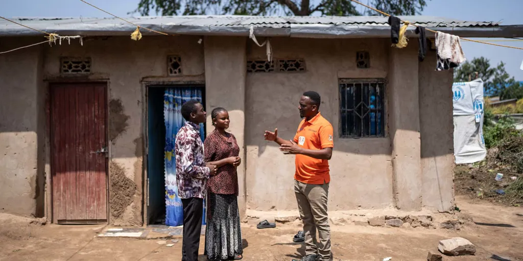 Uganda_A-Caseworker-Speaks-With-Unaccompanied-Children-In-Nakivale