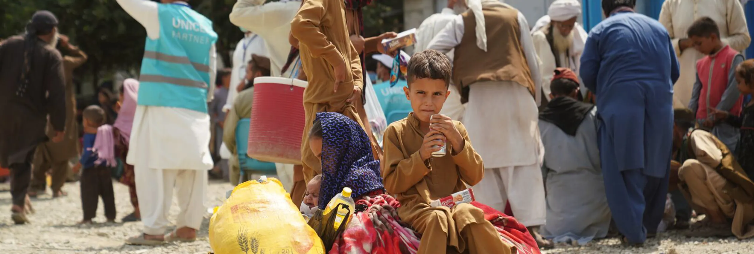 Afghanistan. Afghans_returned-from-Pakistan-at-Torkham-border-crossing