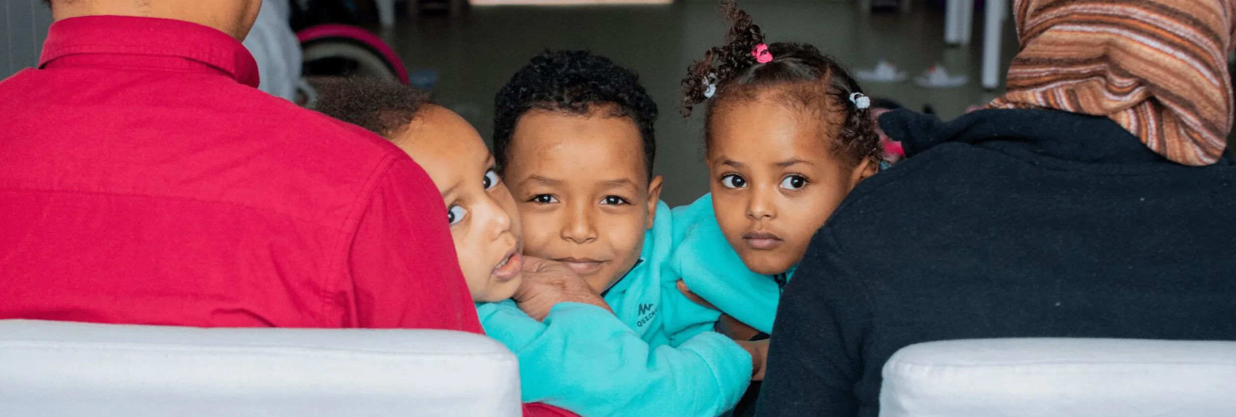 banner_romania_three-eritrean-children-face-the-camera
