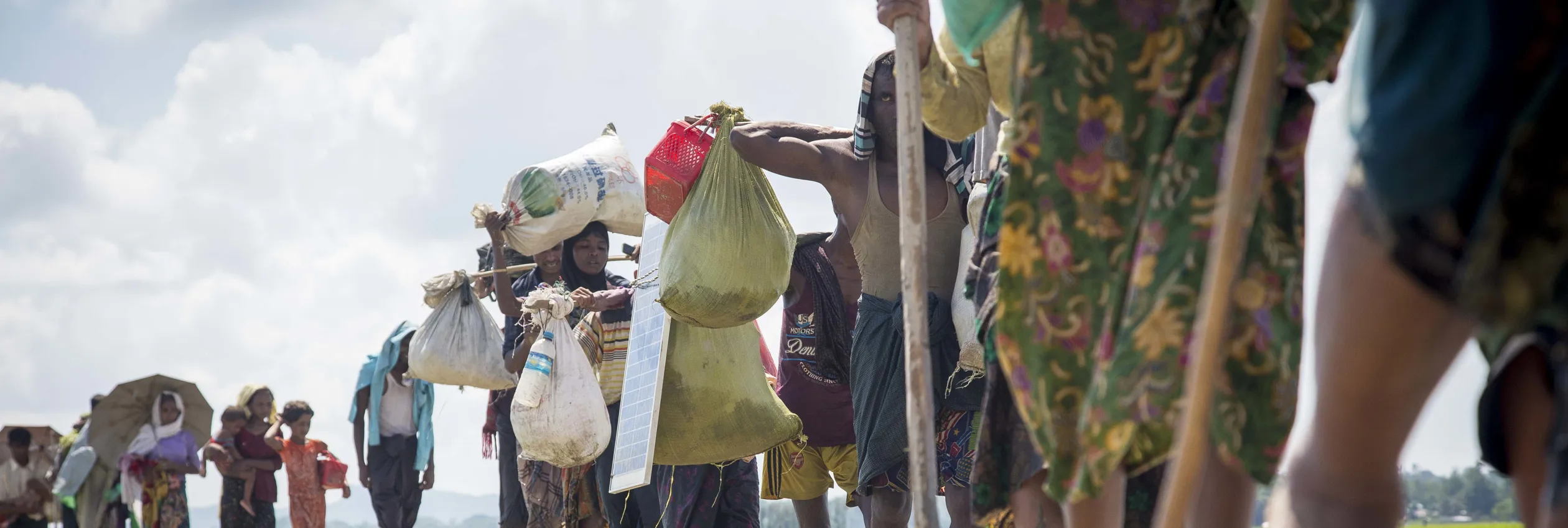Bangladesh_Thousands-stranded-near-Myanmar-border
